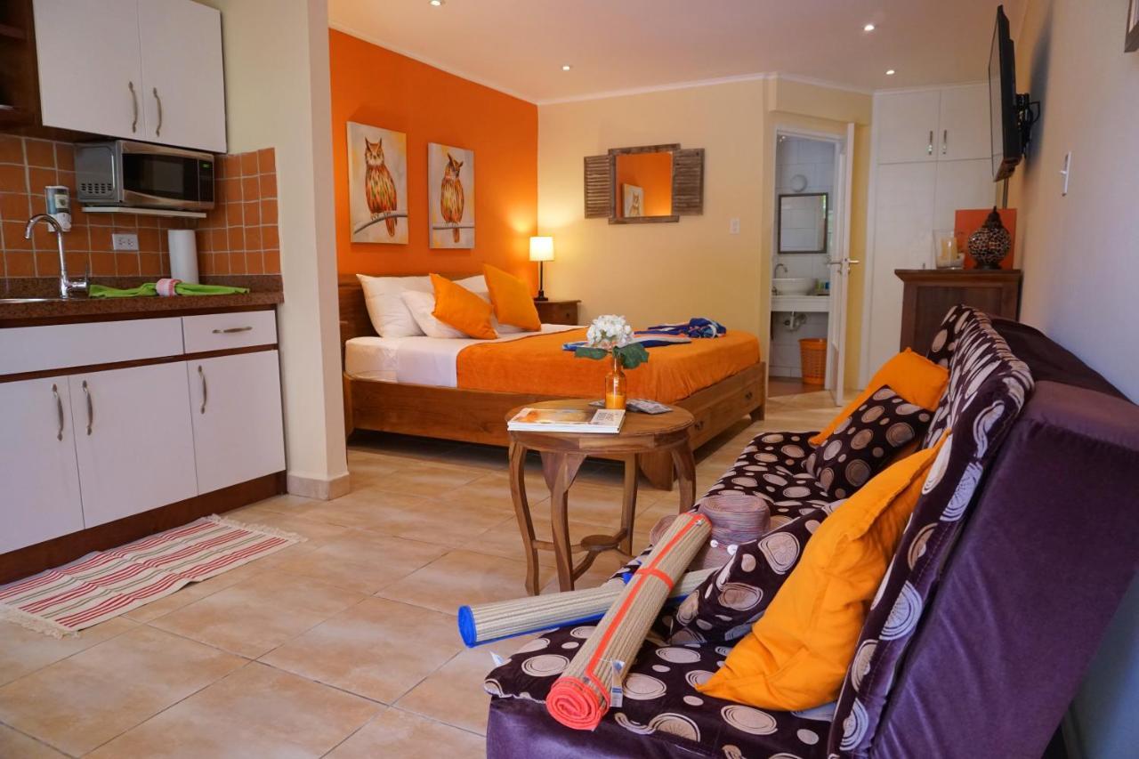 Carinas Studio Apartments Palm Beach Bagian luar foto