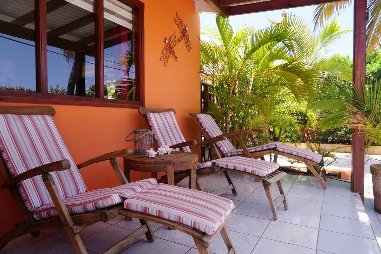 Carinas Studio Apartments Palm Beach Bagian luar foto